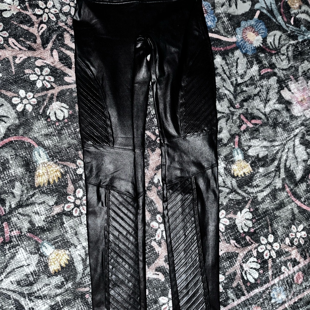 SPANX Black Faux Leather Leggings SIZE. XS